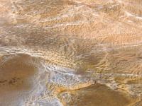 Mehrfarbige Fließstrukturen im Geysirfeld